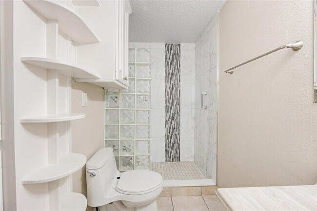Building Photo - 12028 Mighty Oak Dr