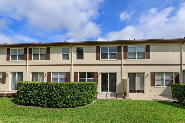 Building Photo - Spacious 4-Bedroom, 2.5-Bathroom Townhome ...