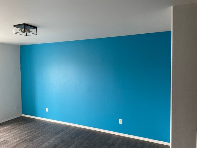 Building Photo - Spacious and well-maintained 3-bedroom, 2-bathroom condo