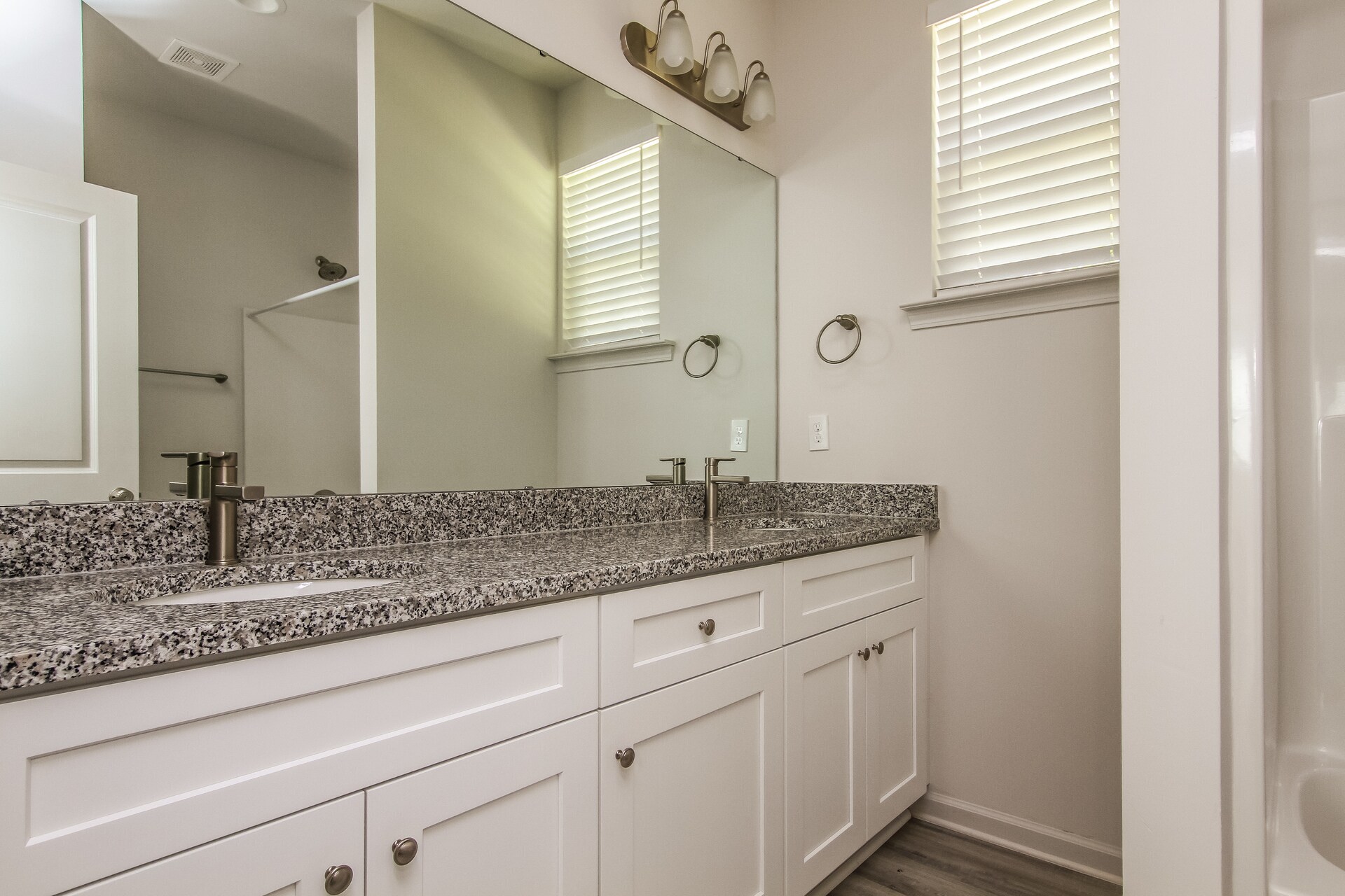 Building Photo - 6229 Woodland Cir