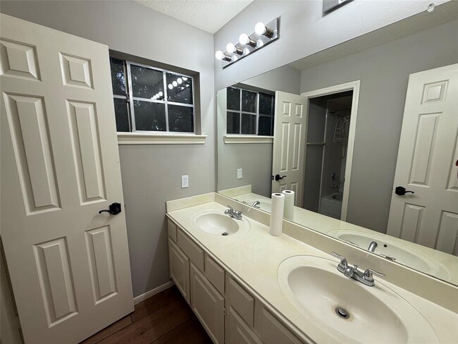 Building Photo - 14535 Circlewood Way