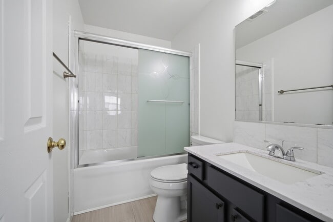 Building Photo - 1929 Golden Gate Ln