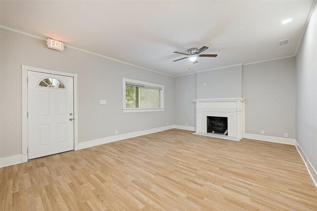 Building Photo - 2511 San Gabriel St