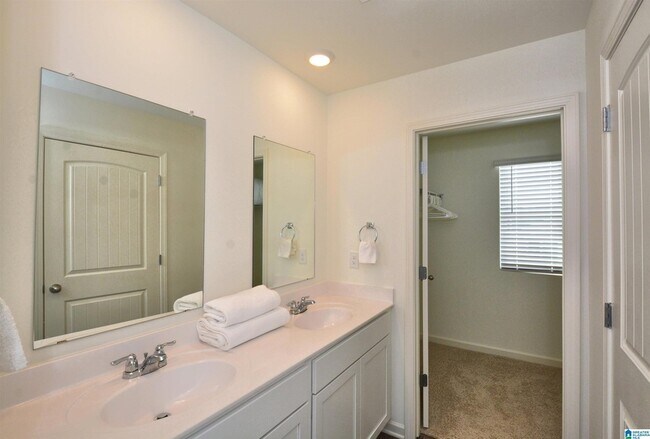 Building Photo - 6558 Creek Cir