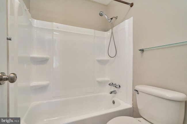 Building Photo - Charming 3-Bedroom Townhome in the Heart o...