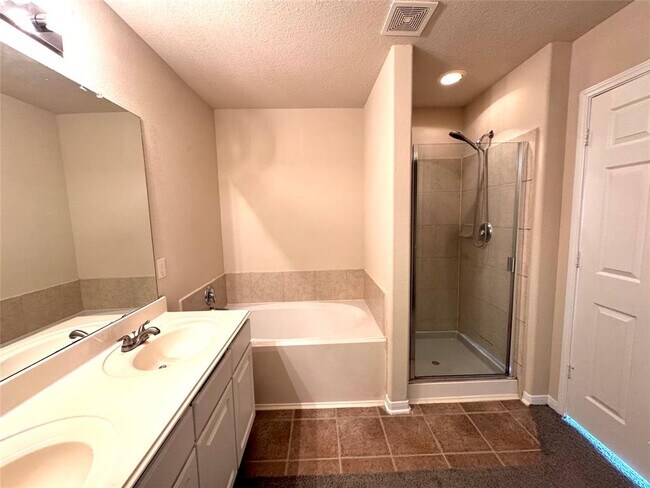 Building Photo - 5042 Ivy Fair Way