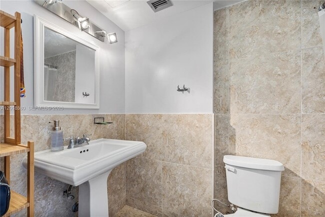 Building Photo - 18011 Biscayne Blvd