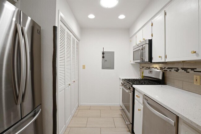 Building Photo - 8507 Spearman Dr
