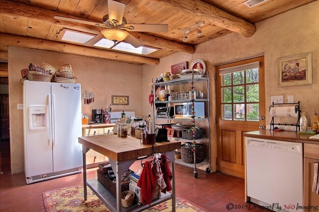 Building Photo - 1854 Griegos Rd NW