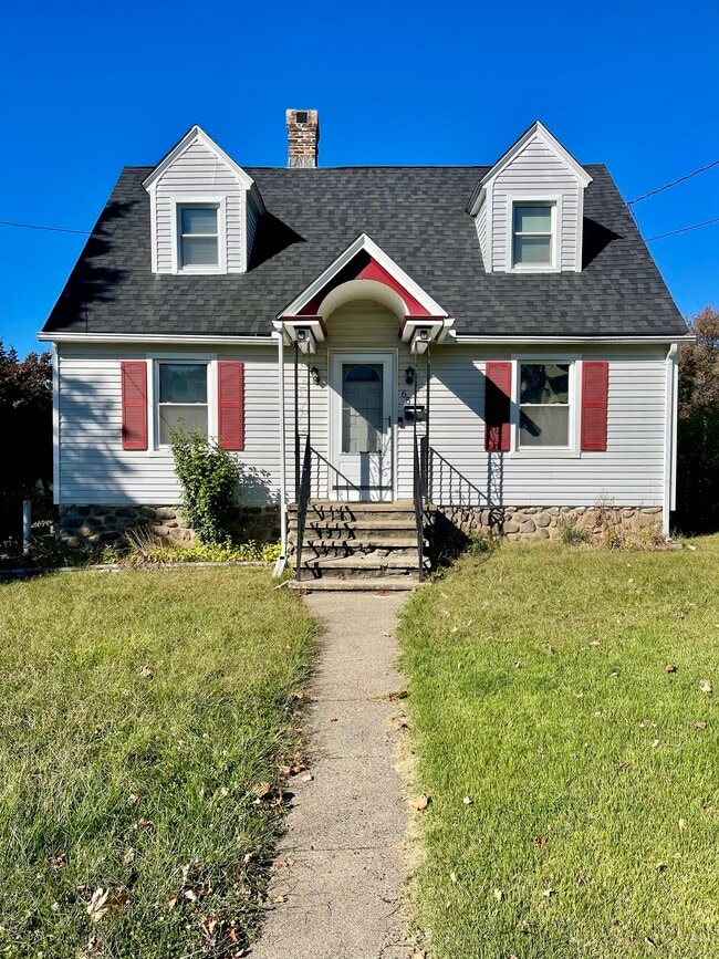 Building Photo - 65 Hinsdale Ave