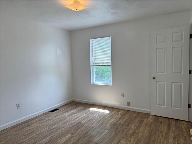 Building Photo - 364 Harrington Ave
