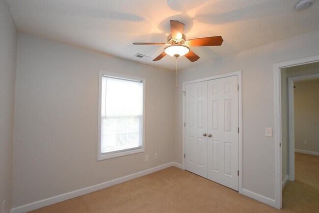 Building Photo - 730 Northview Dr