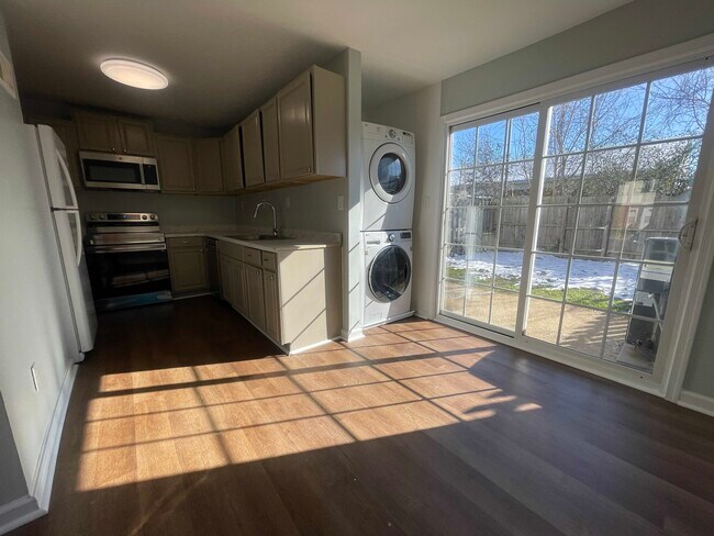 Building Photo - 134 Hickok Cir