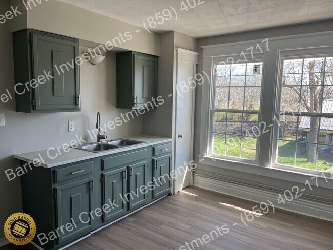 Primary Photo - 224 E Poplar St