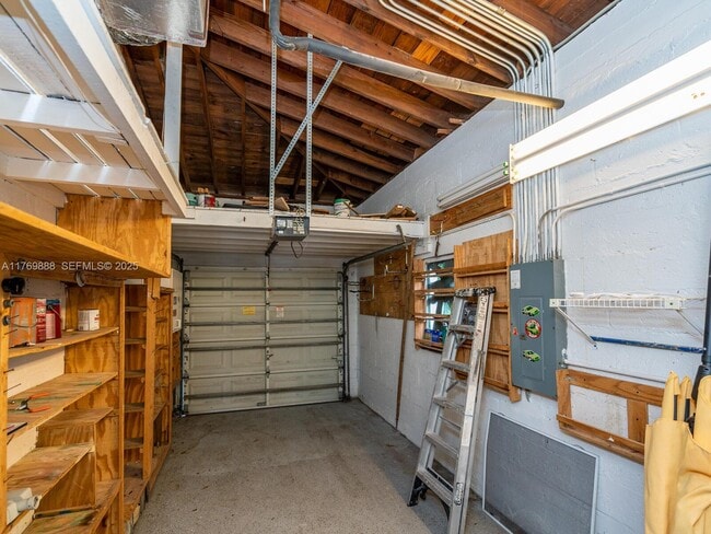 Building Photo - 9441 Byron Ave