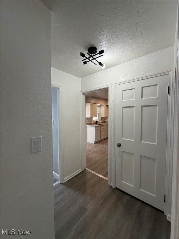 Building Photo - 920 E 218th St