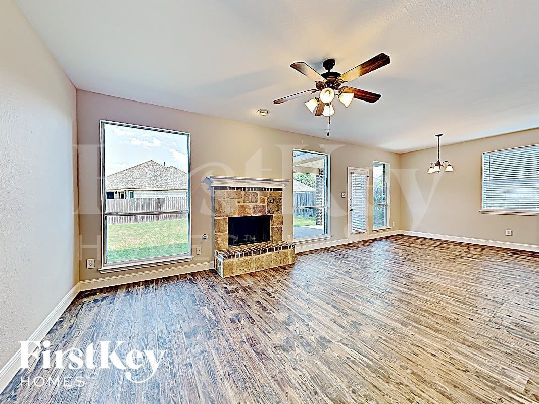 Building Photo - 3001 Wren Ln