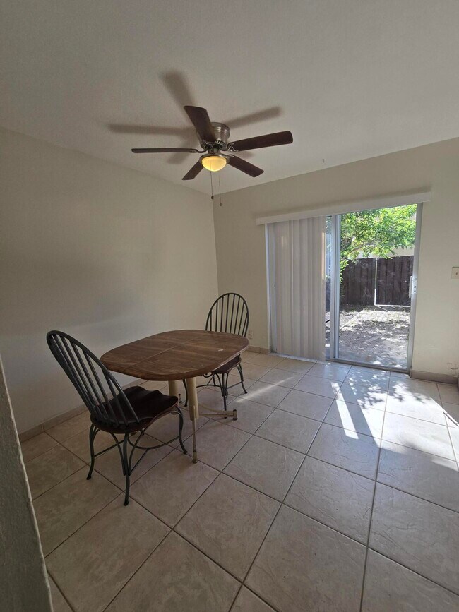 Building Photo - 10710 La Placida Dr