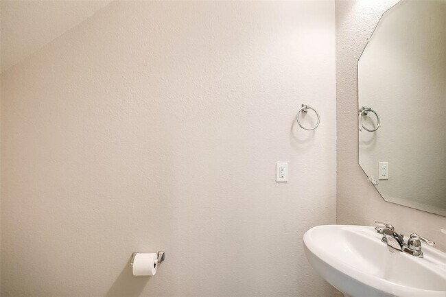 Building Photo - 7220 Wyoming Springs Dr