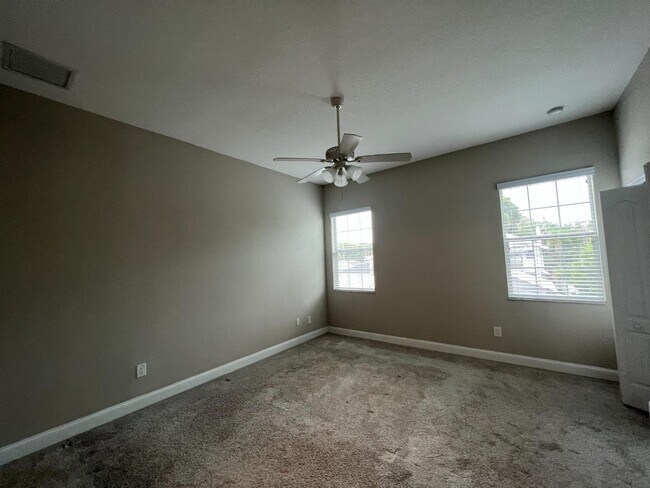 Building Photo - 2820 1st Ave S