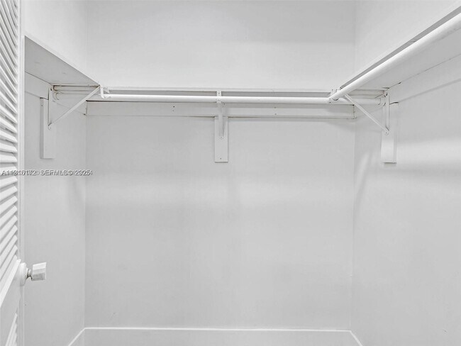 Building Photo - 3626 NE 168th St