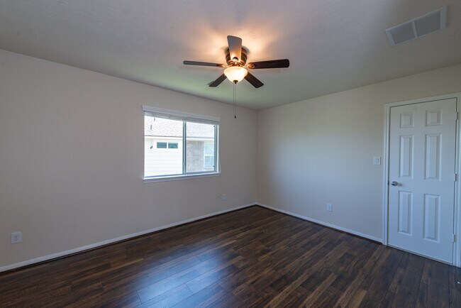 Building Photo - 26302 Fox Ridge Ln