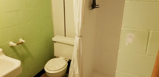 Building Photo - 2845 W 31st St