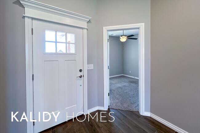 Building Photo - 805 Red River Dr