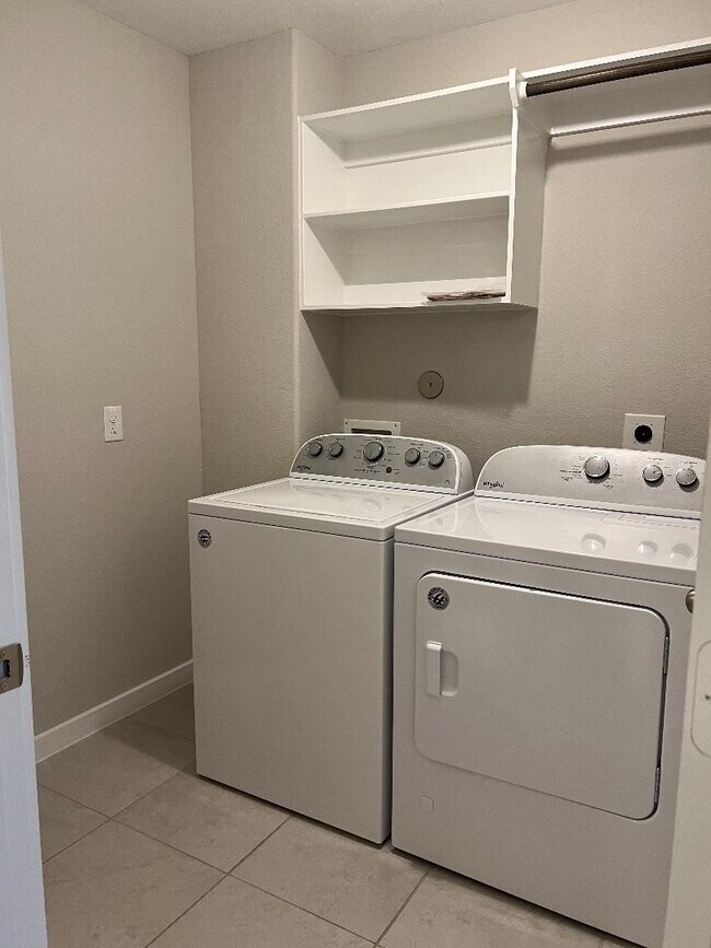 Building Photo - 218 Sintra Lk Wy