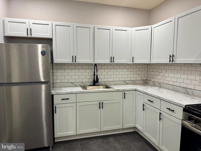 Building Photo - 2128 W 65th Ave