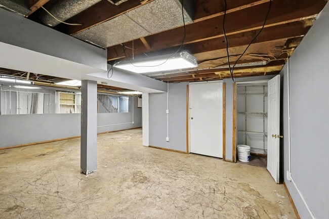 Building Photo - MOVE IN SPECIAL!!! - 1/2 OFF FIRST MONTH'S RENT