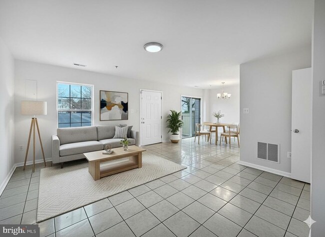 Building Photo - 102 Crossbill Way