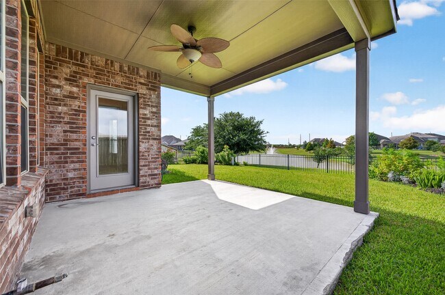 Building Photo - 24603 Royal Pike Dr