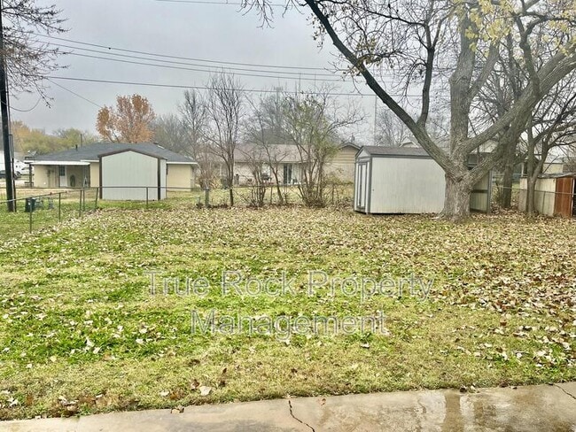 Building Photo - 928 Charles Dr
