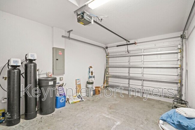 Building Photo - 1528 Gretchen Ave S