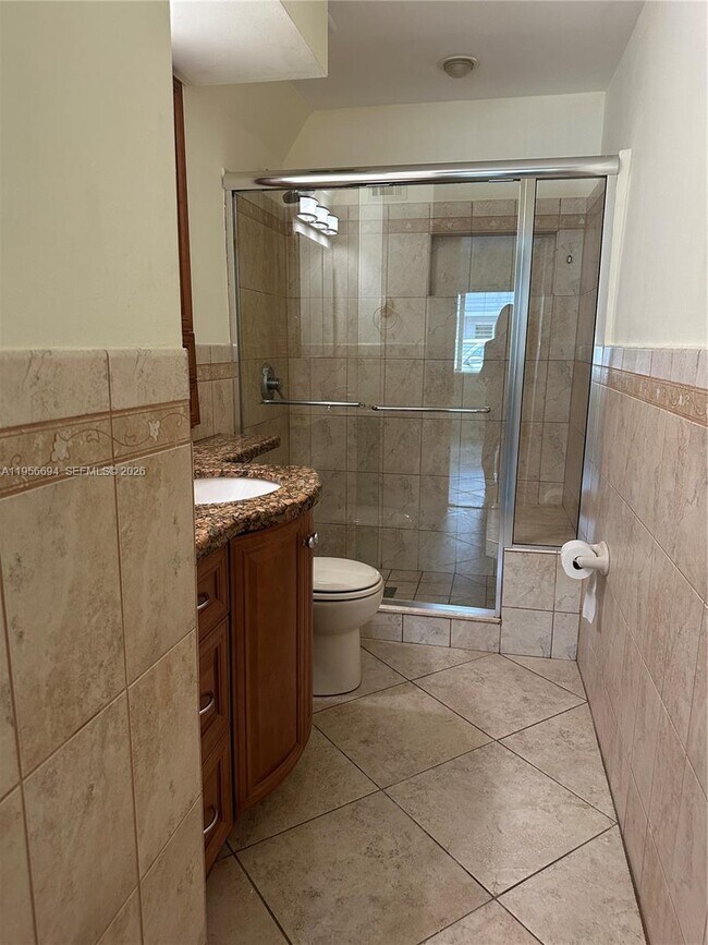 Building Photo - 2115 NE 37th Dr