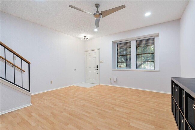 Building Photo - 1411 Gracy Farms Ln