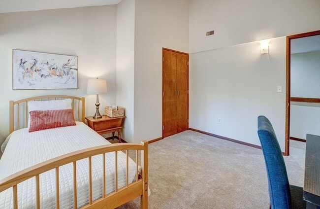 Building Photo - 546 Great Elm Way