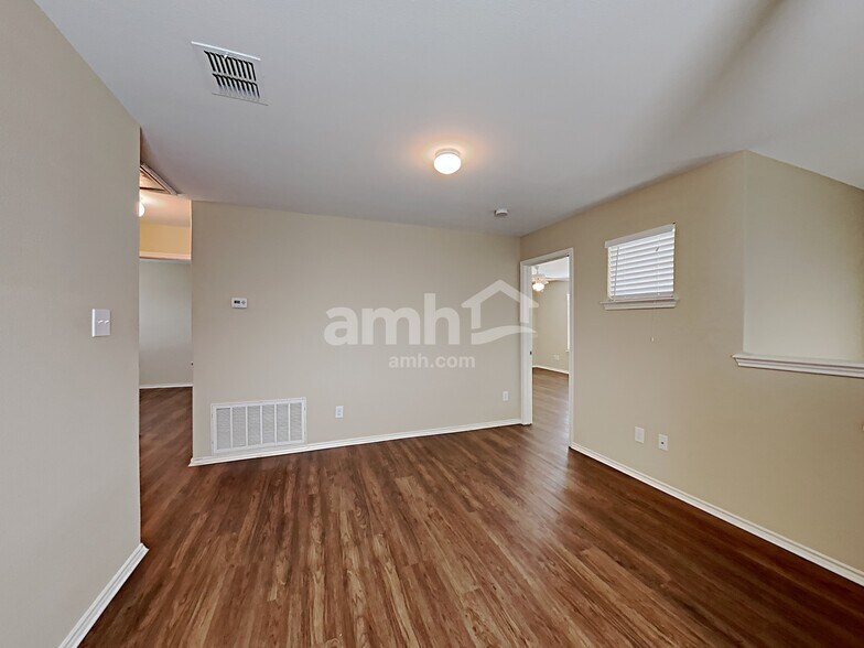 Building Photo - 9227 Mare Country