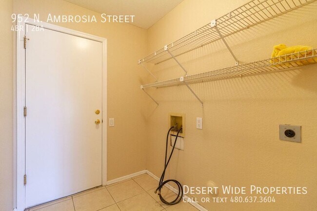 Building Photo - Beautiful 4 Bedroom, 2 Bath on the Golf Co...