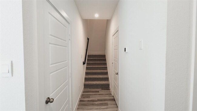 Building Photo - 3217 Creston Gate Dr