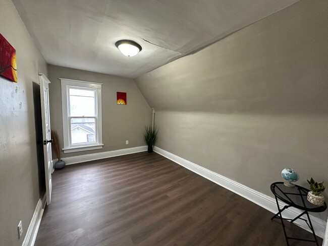 Building Photo - Newly remodeled 3 bed, 1 bath home for ren...