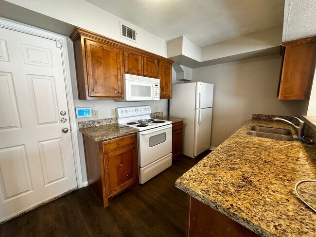 Building Photo - 2527 Pascal Ct