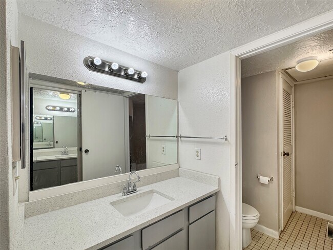 Building Photo - 2021 Spenwick Dr