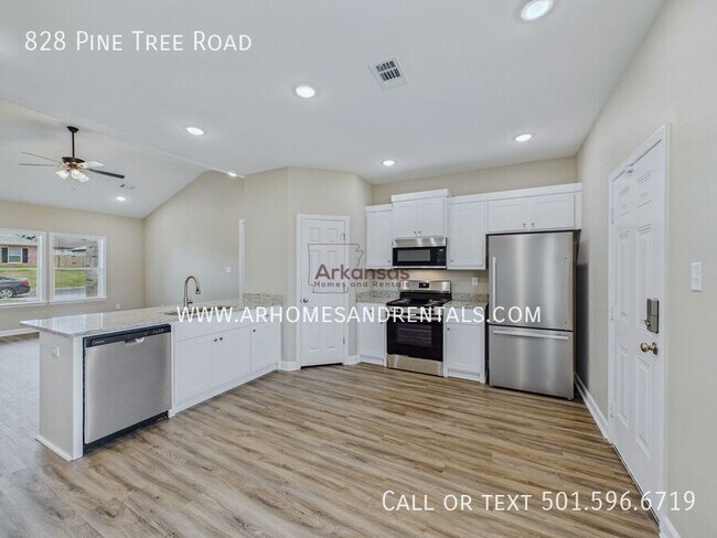 Building Photo - 828 Pine Tree Rd