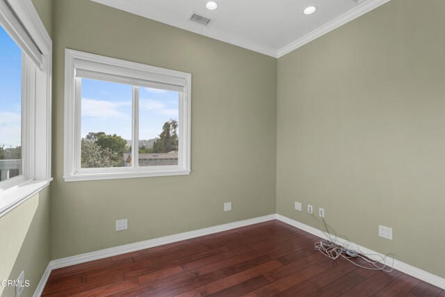 Building Photo - 2102 Buena Vista Dr