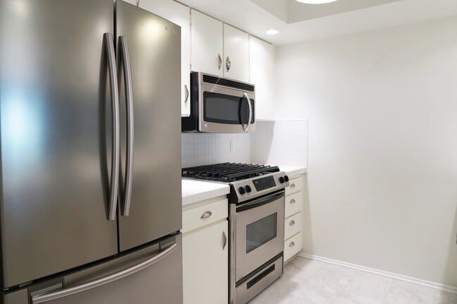 Building Photo - 353 E Via Escuela