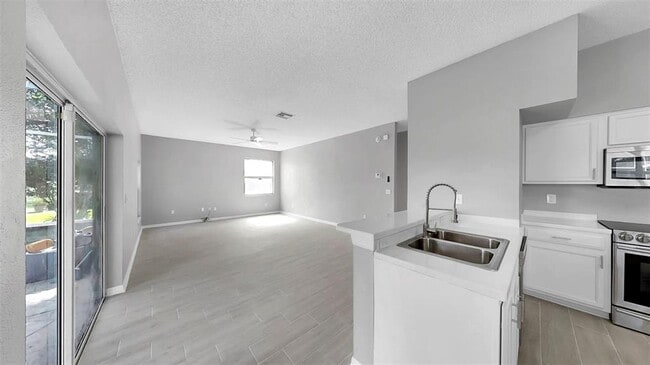 Building Photo - 11208 Sailbrooke Dr