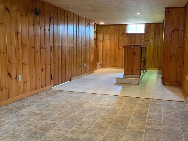 Building Photo - 525 Hilton Dr