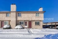 Building Photo - Completely Renovated Townhome